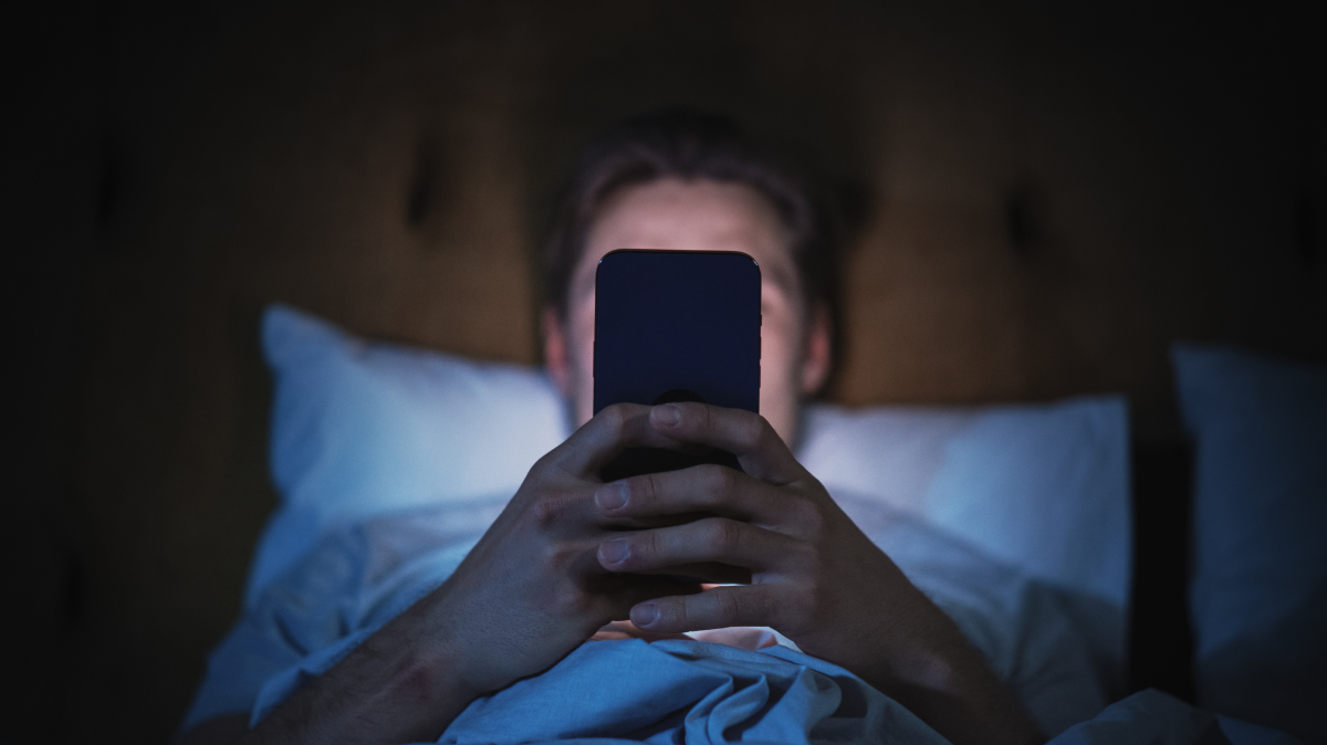 Blue Light Sleep & Fitness How Night Screens Sabotage Gains
